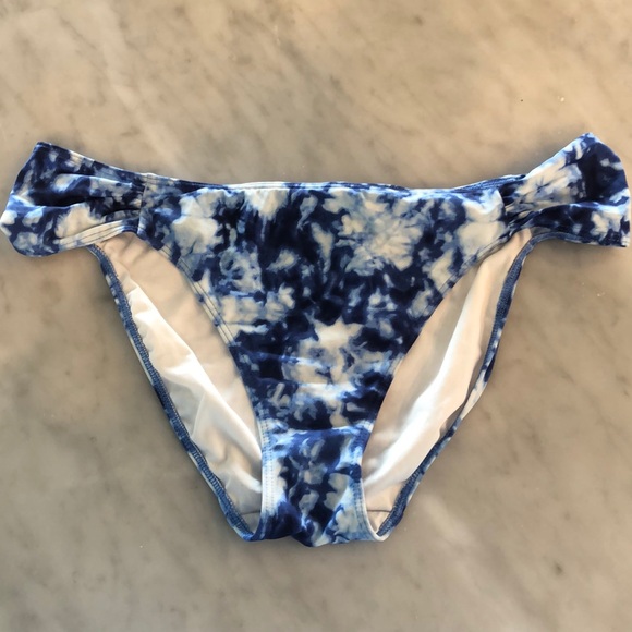 Bikini - Picture 3 of 6